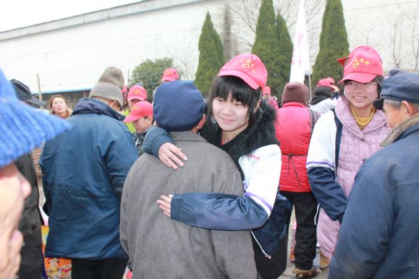 “學雷鋒，獻愛心”活動走進泰州市寺巷鎮(zhèn)敬老院